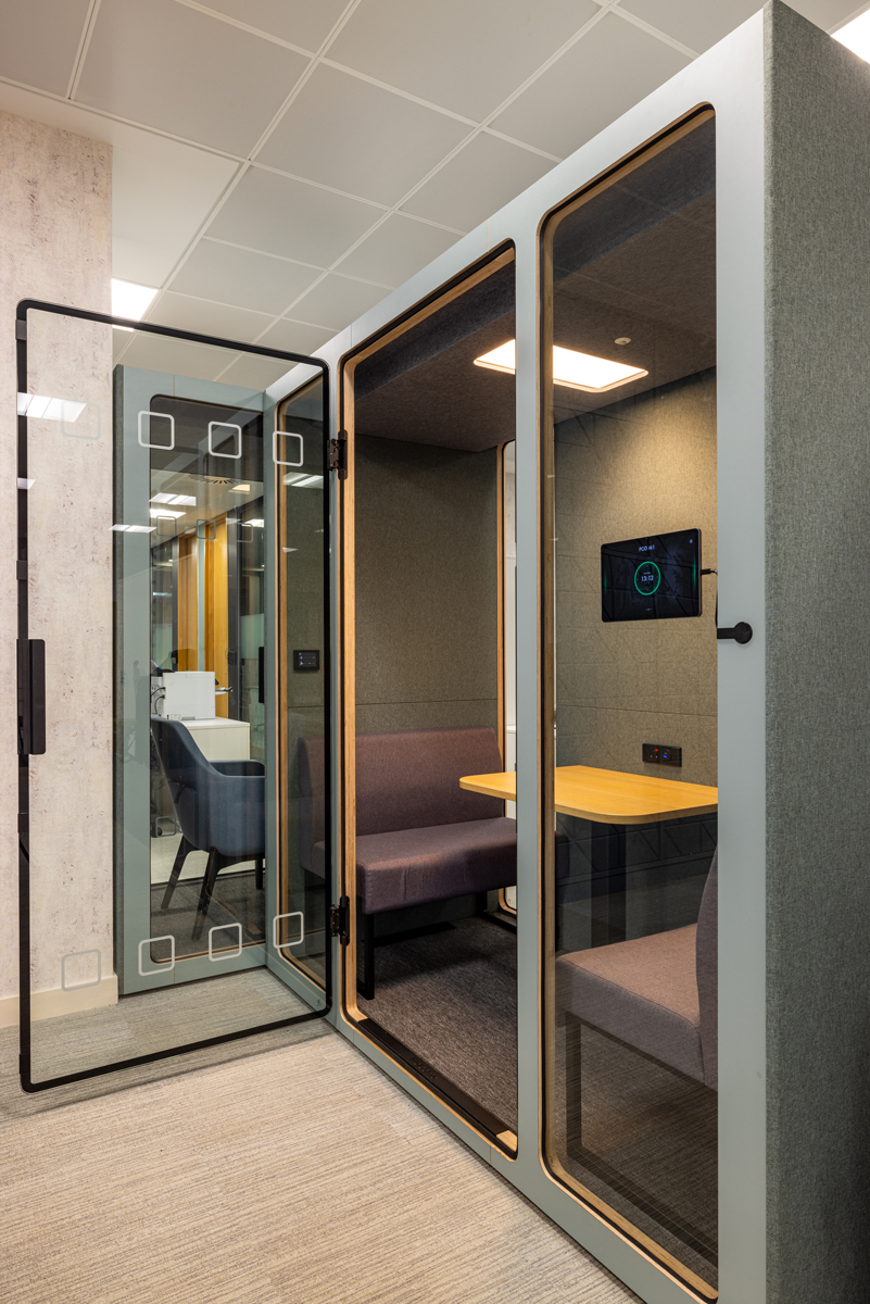 BrickworkOnline's tweet photo. Spacemann, along with Assmann UK, has created private spaces at the London Chamber of Commerce and Industry Members’ Lounge...

https://t.co/n08rvhsUme

#Spacemann #Workspaces #Offices #WorkPods #Interiors #Architects #Privacy #Flexible #Functionality #Aesthetic #Versatility https://t.co/lDCrE6HU2i