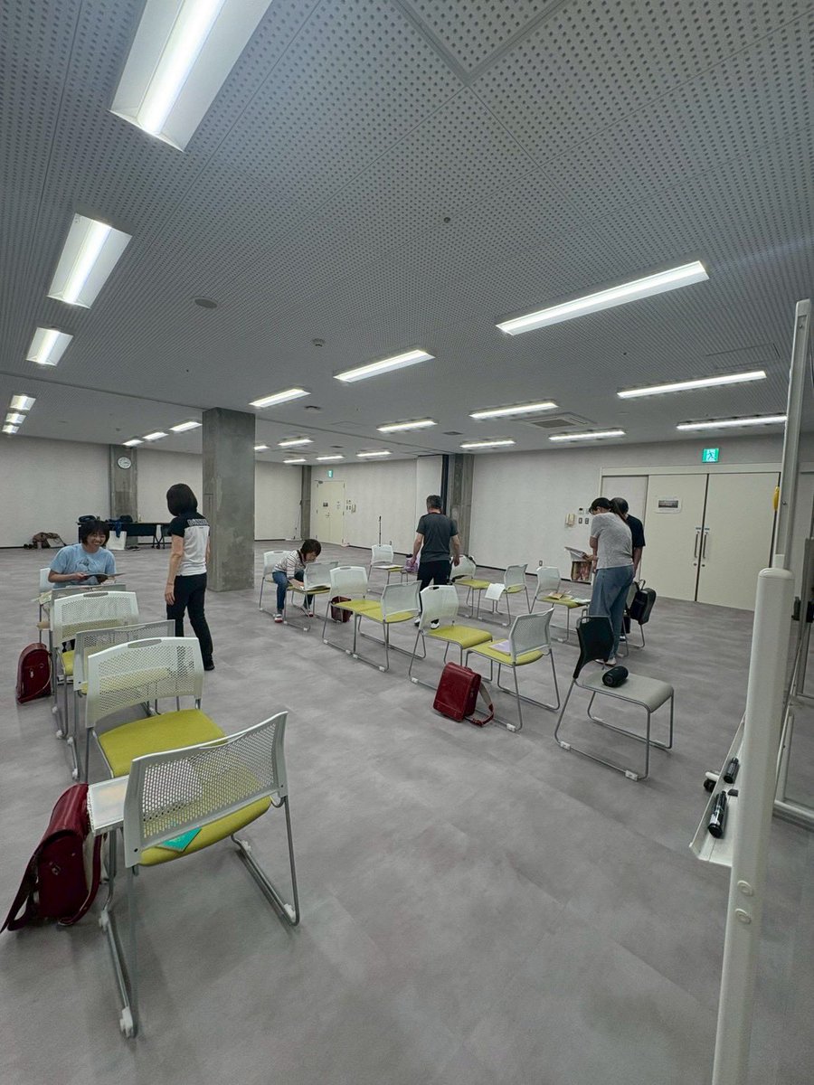 elmo2110's tweet photo. 今日も良き稽古でした！！
劇団雅　第5回公演
『教室の小さな奇跡』

脚本 ／小林英樹
演出／劇団雅
サポートスタッフ／遠山契子

【日時】
5月29日(金)19:00
5月30日(土)14:00／18:00
5月31日(日)13:00

【会場】
旧座光寺麻績学校校舎
飯田市座光寺2535 https://t.co/fBw9ognm9k