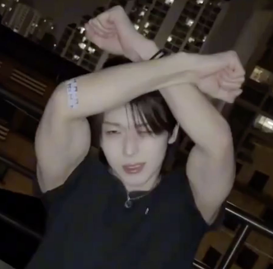 senjjaay's tweet photo. same person btw
#SEN #VAYONN #센 #INTHEX https://t.co/vKMgye3liU