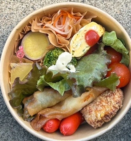 今週末は長女の家に行って来ました。
冷凍してたピーマンの肉詰めとスープをサッと作って出してくれました。
お部当も毎日作っているみたい。

いやー、能力が高いよ！長女！！