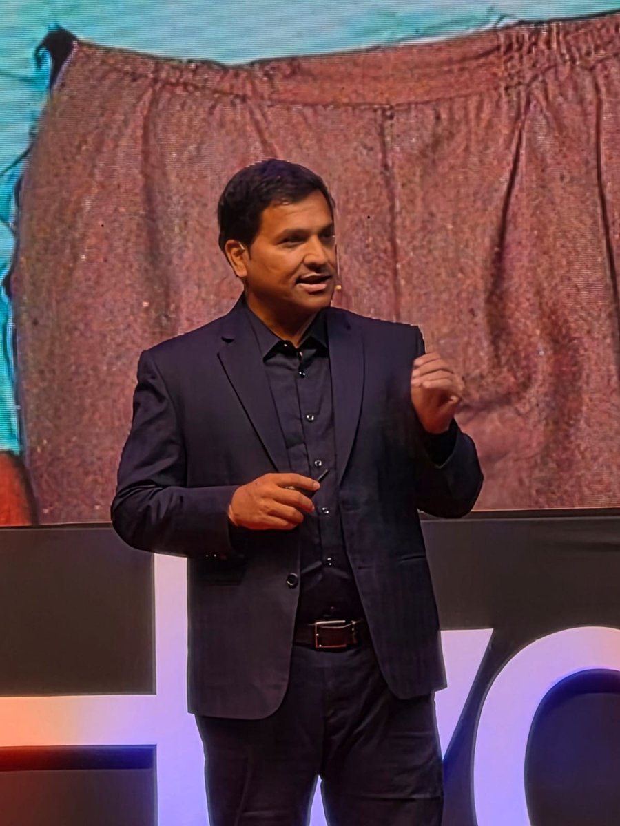 tedxhyd's tweet photo. Once called a "gadha" for not memorizing, Pavan Goyal is proving kids need better questions, not memory.

From drones to patents, he’s redefining education through building.

🔥#TEDxHyderabad #FireUp #TEDxHyd https://t.co/iOLq54cVQQ