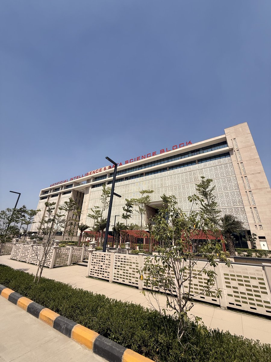 JayyJaiswal's tweet image. Galgotias University 🫶🏻

#galgotiasuniversity
#galgotias
#campuslife
#galgotia
