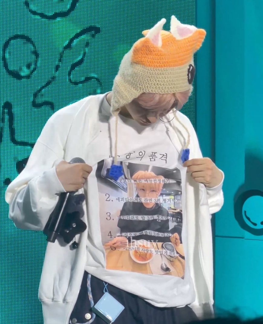 the print on yushi's shirt 🤣

the dignity of a 'foodie':
1. choosing the menu faster than anyone else
2. eating 3 servings of ramen as an appetizer
3. eating 3 bowls of rice as the main dish
4. drinking 3 bubble teas as dessert
5. deliciously eating up czennies’ love too

#YUSHI