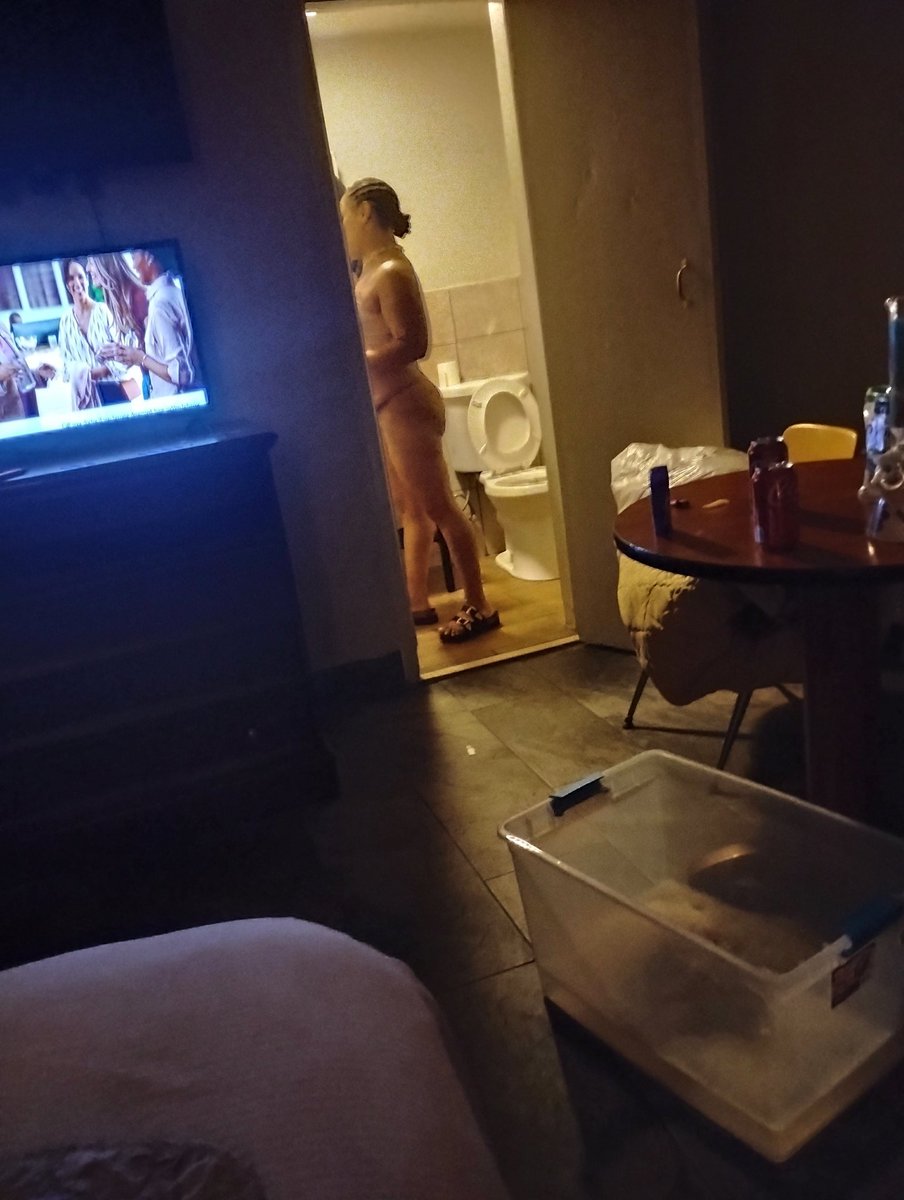roeshammbeezy7's tweet photo. @dorothydy20 Running from the dick https://t.co/CjQW73ICDR