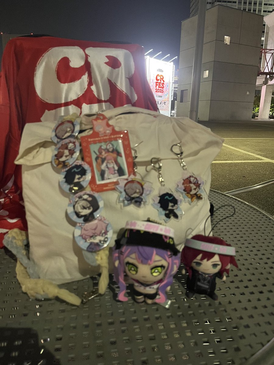 q1Ken_'s tweet photo. #CRフェス

初参戦でした！去年の東京ドームの様子を見てずっと行きたくて仕方なくて夢が叶いました✨

CRのグッズは全然持ってなかったし、ひとりぼっちでの参戦だったので、お友達のトワちゃんとローレンさんを連れて行って全力で楽しんできた🎈 https://t.co/lWV0nsg62q