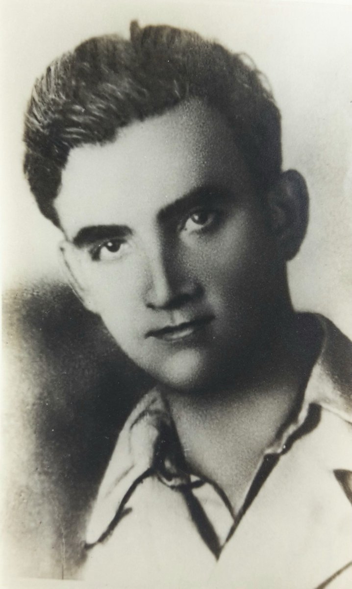 ANPIRomaPosti's tweet image. Comandante di un distaccamento della Brigata Garibaldi "Mario Flam", #LucianoTavilla, figlio di un impiegato delle ferrovie in servizio a #Milano, cadde in combattimento contro i tedeschi in fuga il #24aprile 1945 a Fondotoce di Verbania.Aveva solo 19 anni.