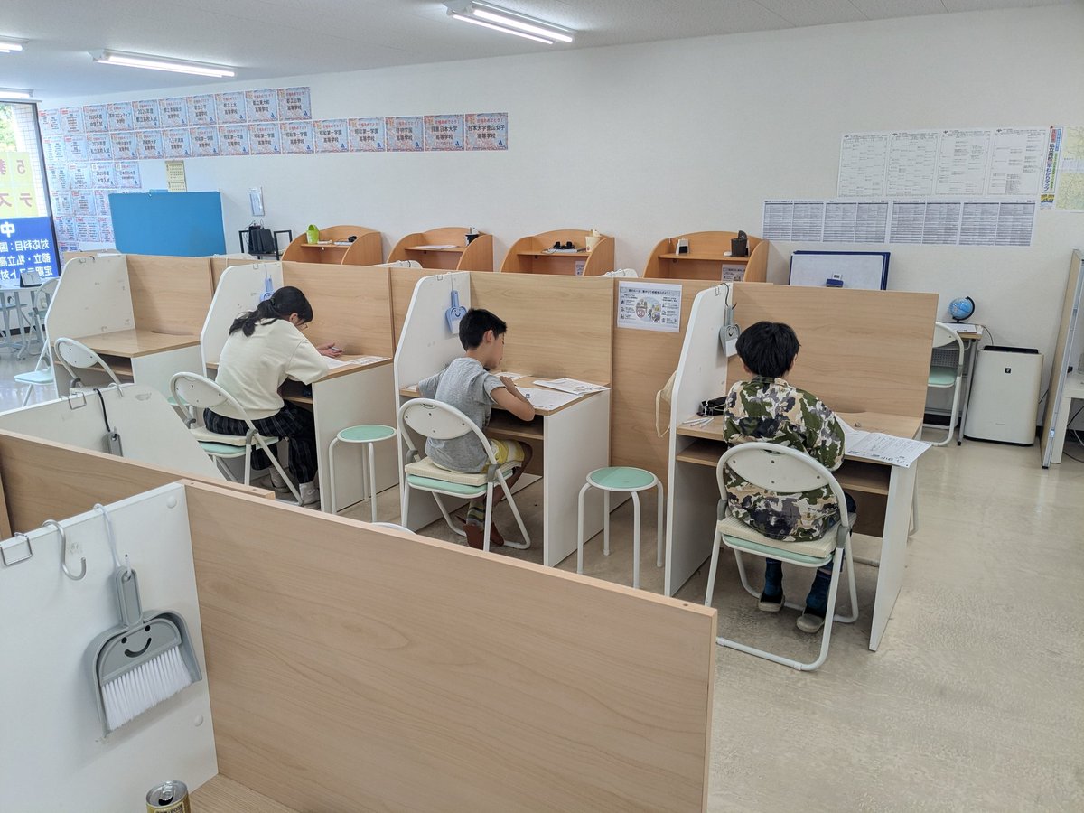 will_kobetsu19's tweet photo. 朝から受験小6生の模試、午後は夕方まで数検。
日曜返上で頑張る生徒たちと一緒に、どっぷり学習に浸った一日でした！🏃‍♂️💨
この「日曜日の積み重ね」が、きっと大きな差になります。
みんな本当にお疲れ様！
​#個別指導 #模試 #数検 https://t.co/FIgO8GJkYX