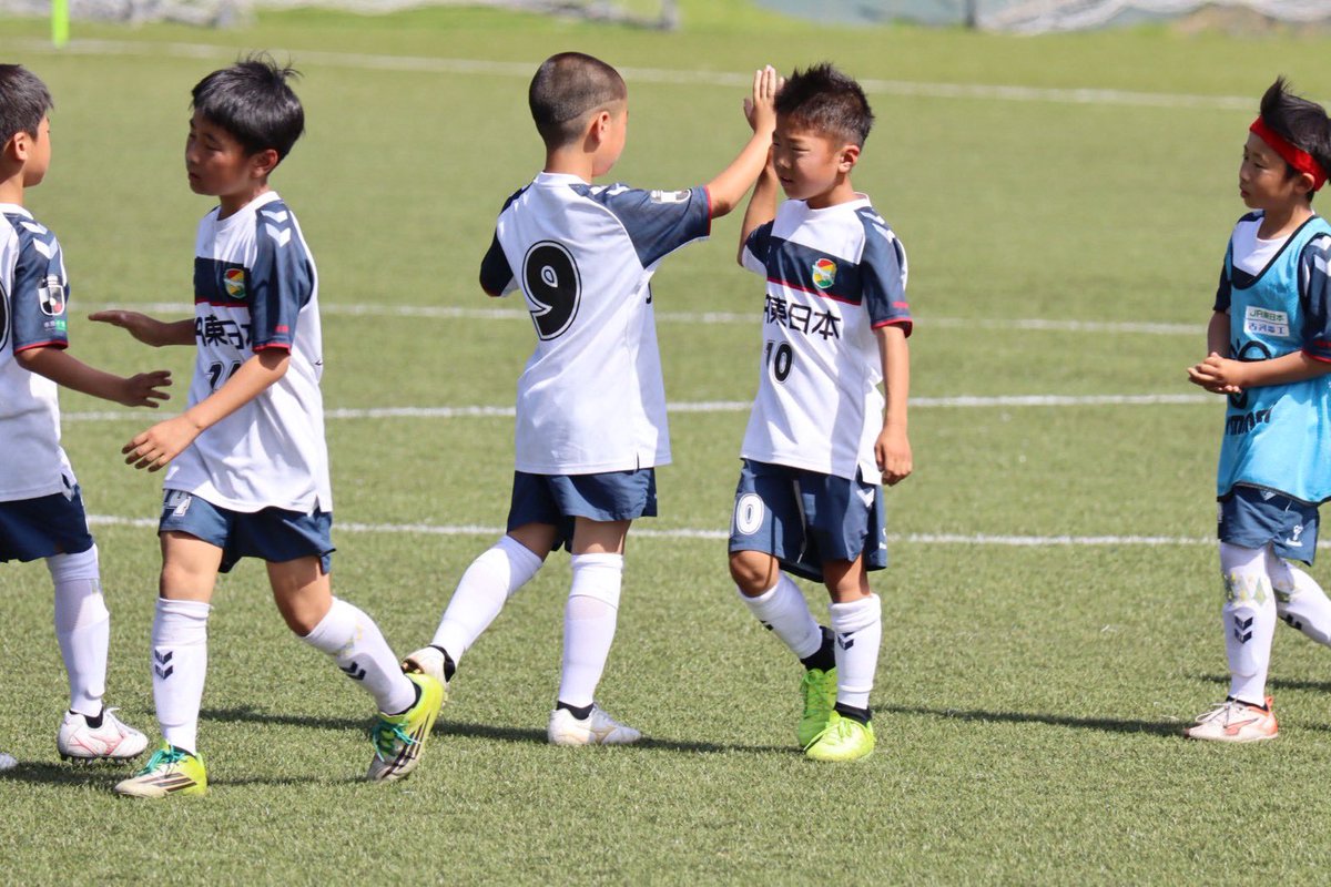 jefcoracaoU12's tweet photo. TM U-9

vs 柏レイソルA.A.TOR'82

日が経つごとに変わっていく選手たち
プレーも、声も、関わりも。

1人で戦うには限界がある。
だからこそ
隣の仲間と声をかけ合い
支え合う🤝

その一つ一つの積み重ねが
ピッチでの“強さ”に変わっていく。 https://t.co/lmBQmvFIgs