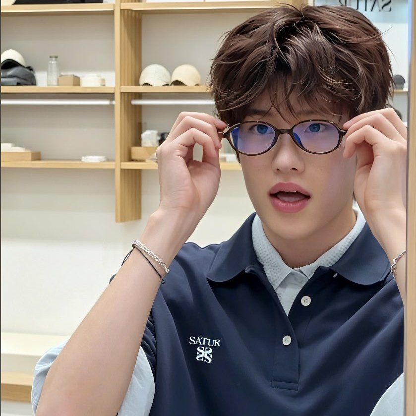 the way his hair and glasses complement each other so well.. i am completely captivated by his beauty
