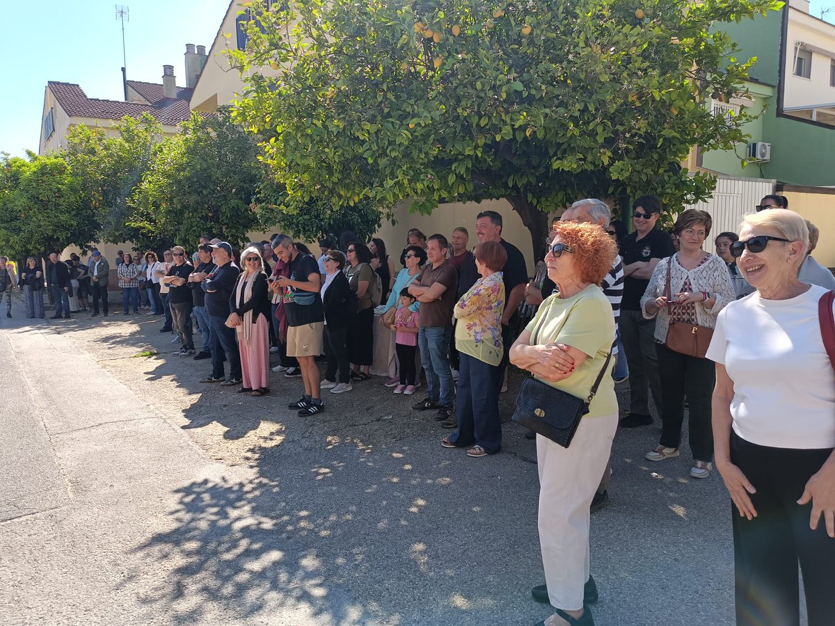 AcordSocialVLC's tweet image. Ayer arropamos a familiares de víctimas mortales #DANA en un precioso acto,hoy hemos plantado una olivera en Chiva y ahora hacemos 1 asamblea para organizarnos, pq no vamos a parar hasta que se depuren responsabilidades, por ponernos en riesgo y arrebatar parte de nuestras vidas