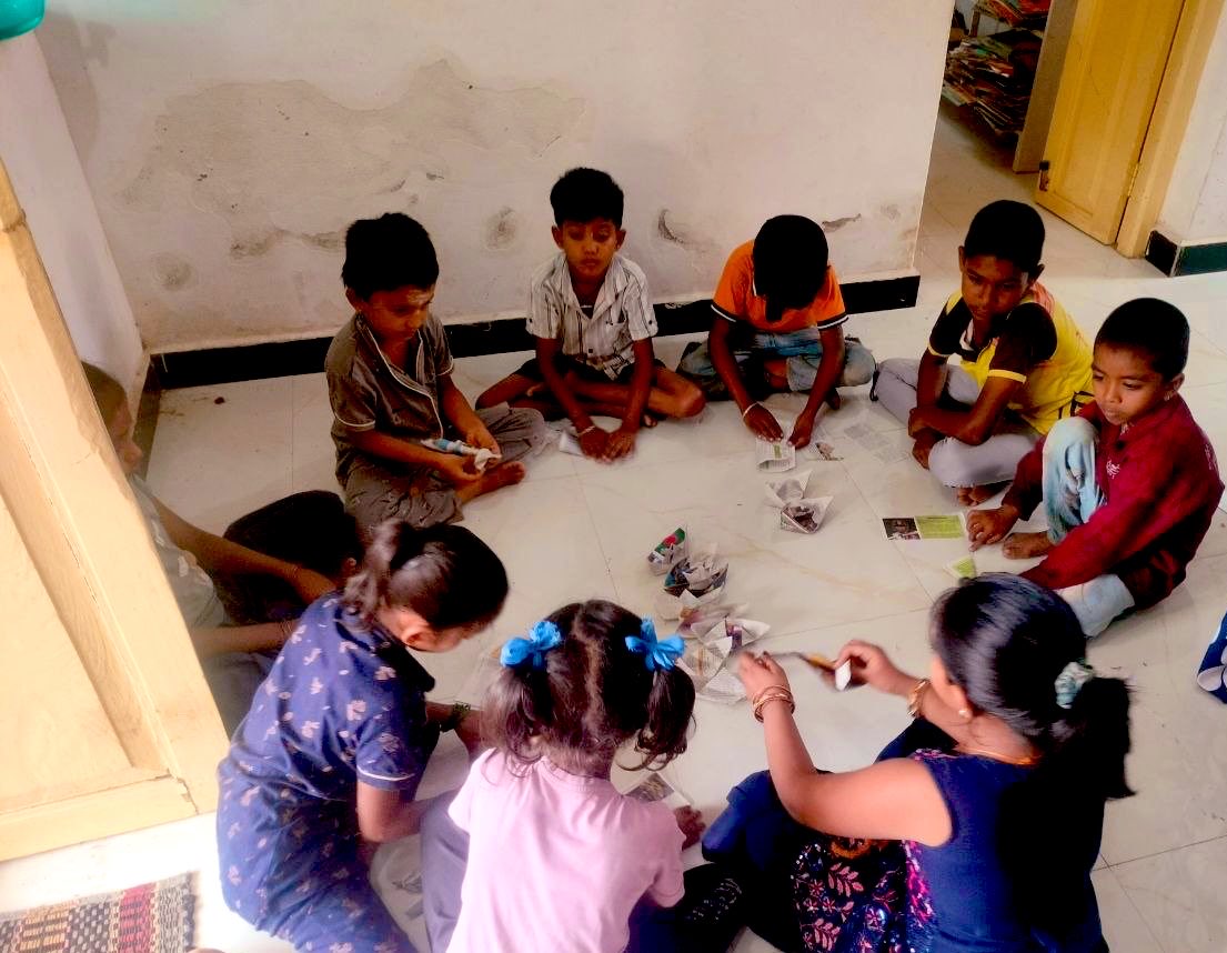 readingkafka's tweet image. Learning to make paper boats ⛵️is a part of childhood. We are delighted that rural children are learning to make boats in public library summer camps. #creativity #kidsinlibraries 🌷🌿📚🕊️