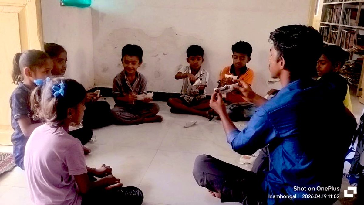 readingkafka's tweet image. Learning to make paper boats ⛵️is a part of childhood. We are delighted that rural children are learning to make boats in public library summer camps. #creativity #kidsinlibraries 🌷🌿📚🕊️