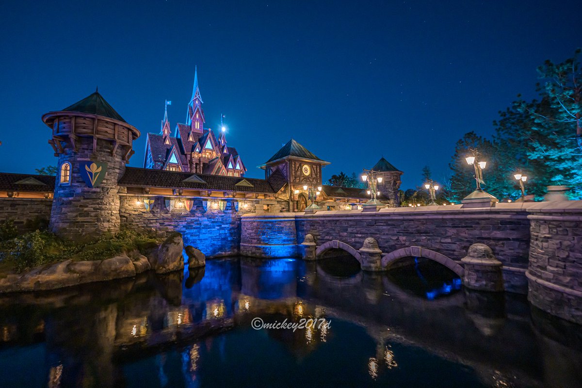 mickey2017d's tweet photo. 蒼に包まれた夜、
魔法はまだ終わらない https://t.co/Hi3FdFTd9j