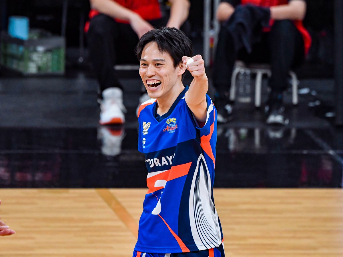 グッと噛み締めるようなガッツポーズ
↓
「やったーー！！！」の弾ける笑顔✊

良い表情をコートで見られて嬉しかった！！！
(優斗くんがSA決めてくれた瞬間でした🏐✨)

#東レアローズ静岡
#山口拓海 選手
2026/04/19 SVリーグ WD名古屋🆚東レ