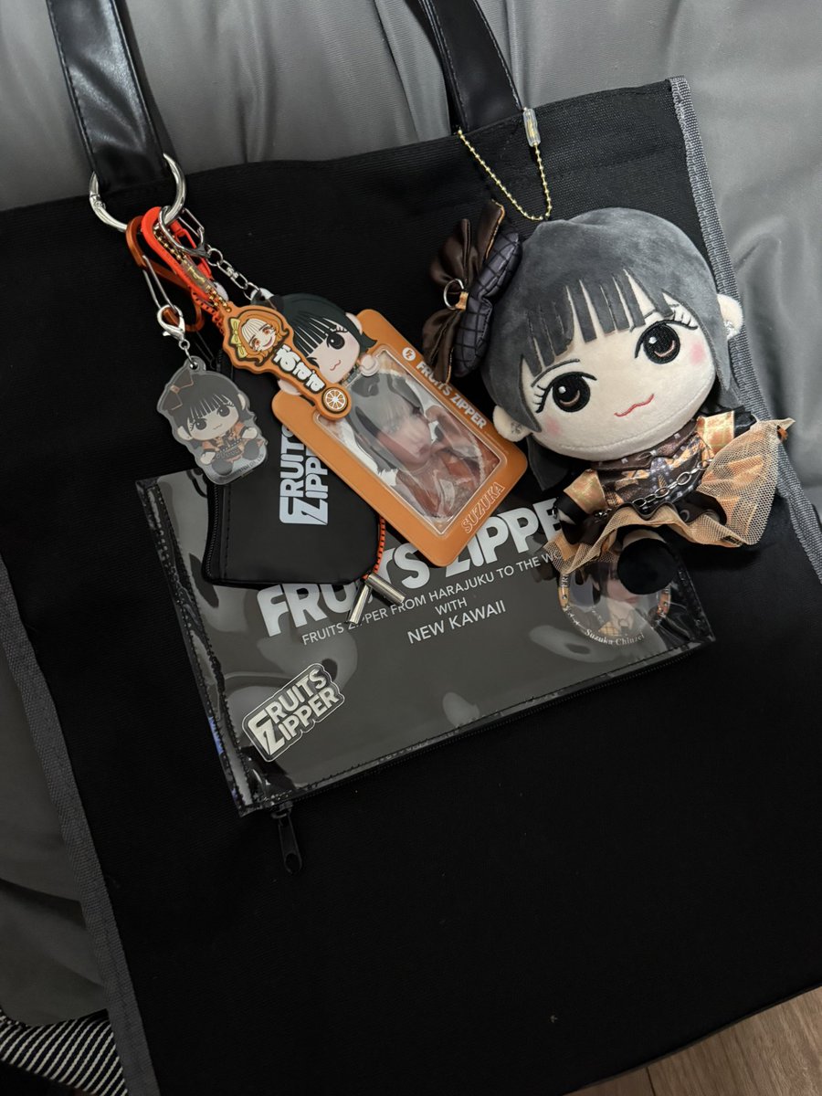 tarashopper's tweet photo. だいたいこんな感じで行こうかなって
あとはガチャのバッチとバルーンを手に入れたい
オレンジの尻尾買ってつけようと思ったのにどこにも売ってなかった

#鎮西寿々歌 https://t.co/zxtousShy7