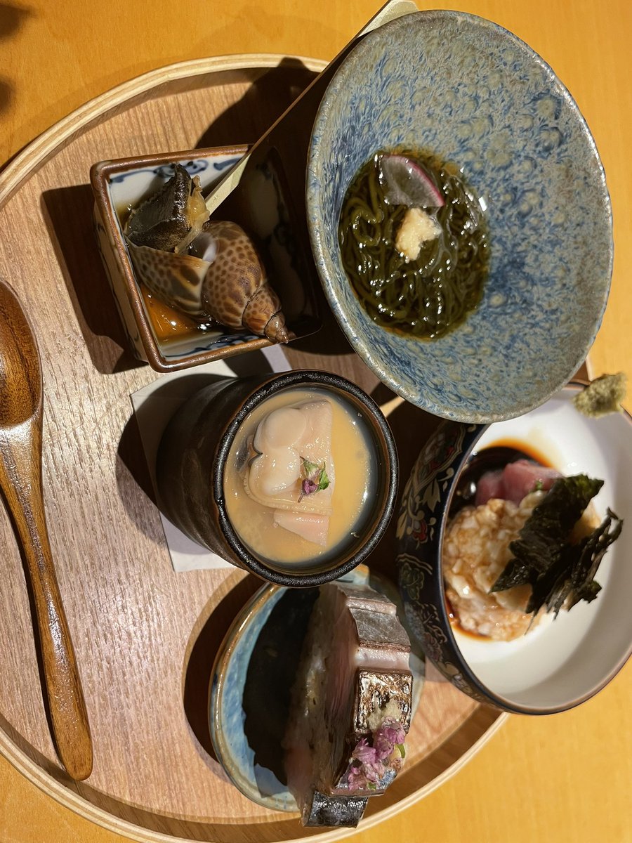 rumirur1's tweet photo. 今月の🍻
付き出しが豪華、焼き鯖寿司が美味しい
もずく、卵豆腐、マグロ山かけ、バイ貝
ローストビーフサラダ
からすみクリームチーズ

刺身盛り合わせ　
中トロ、鮑、鯛昆布締め、シマアジ、足赤海老、鯖、モンゴウイカ、ハモ湯びき https://t.co/Gt4SNqARvB