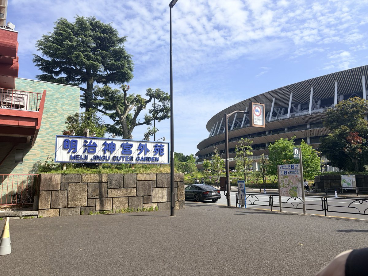 Hosei_Chiriken's tweet photo. 本日は市ヶ谷・新宿街歩きを開催しました！
市ヶ谷周辺における「ケ」という地名のあり方や、『君の名は。』の聖地でコンテンツツーリズムの中心地である須賀神社、新宿の再開発やバスターミナルの歴史について学びました！
ご参加いただいた27名の方々、本日はありがとうございました！(先導者) https://t.co/MxDBI4DrxW