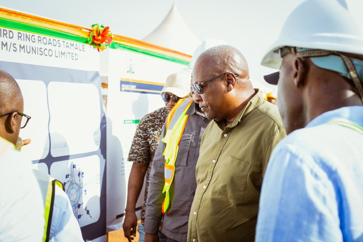 KAgbodza's tweet image. President Mahama inspecting works on the Tamale 3rd Ring Road  Project under the Big Push program.