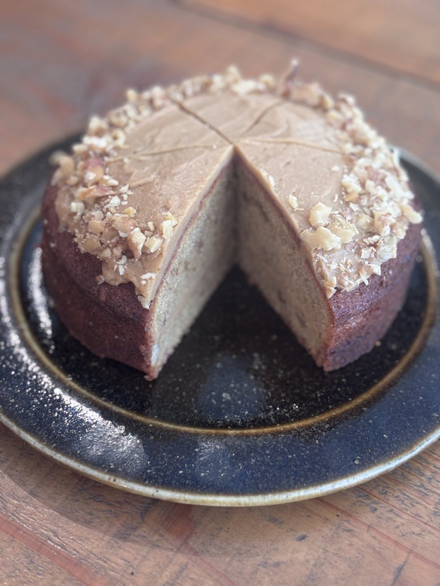 cafeterve's tweet photo. コーヒーくるみのケーキ
コーヒーとくるみいりの生地に、コーヒーバタークリームをサンド。　来週もご用意してます。 https://t.co/iPPgC7b0a2