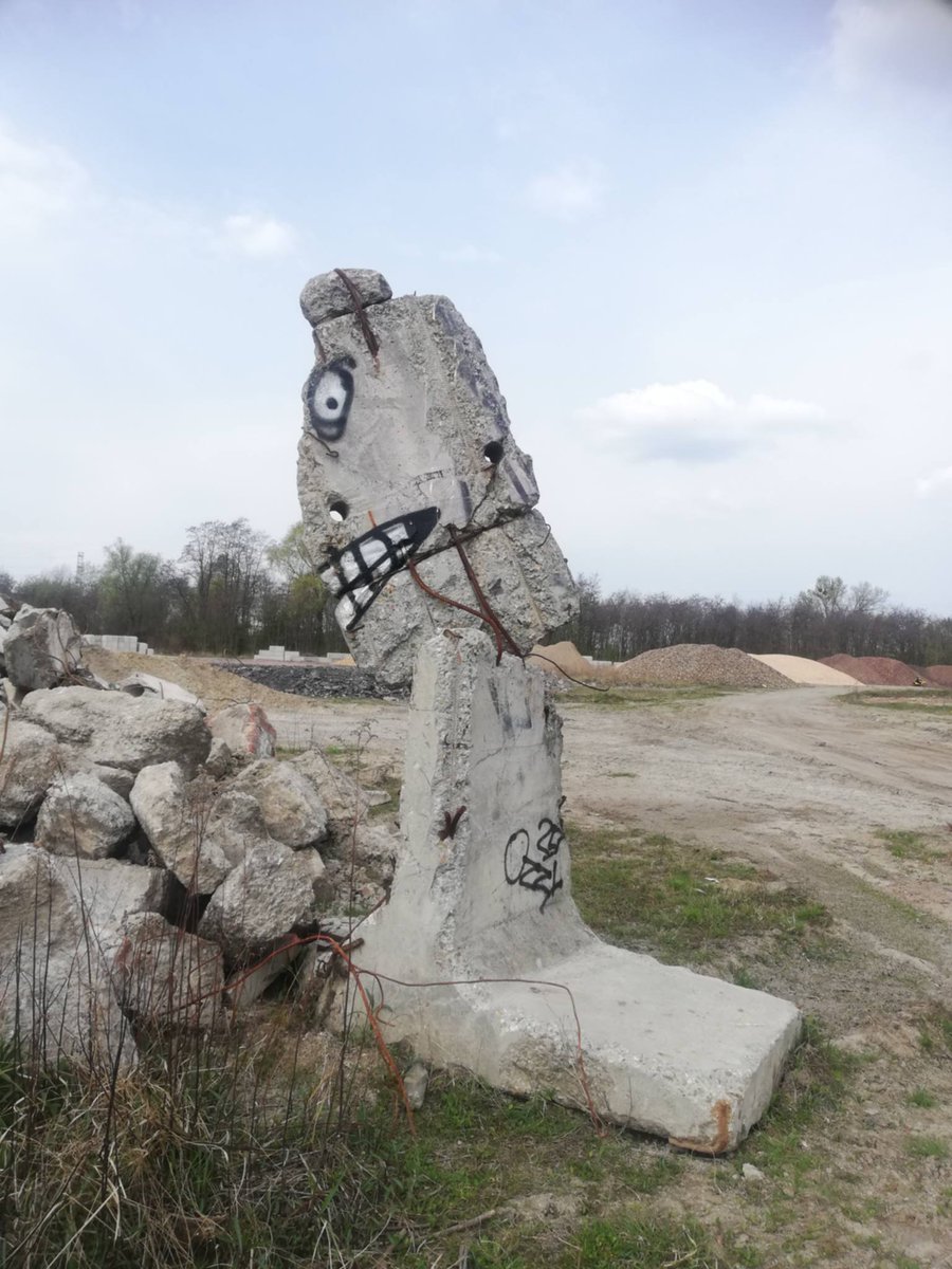 zdunzdunzdun's tweet image. This may be true. Statues from Easter Island can also be found in Silesia. Could Bytom, centuries ago, actually have been part of this archipelago? 😉 #stamps #philately