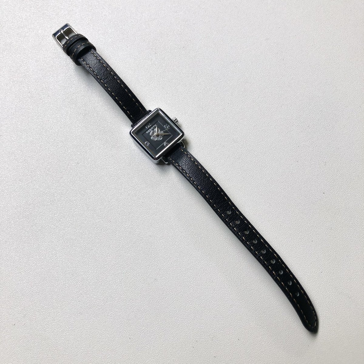 myntsr14's tweet photo. Hi, mau preloved Jam Tangan Wanita
Rebirth No. 2029
D. 2cm, dengan tali kulit berwarna hitam &amp; penutup belakang berbahan stainless steel yg tahan air.
(-) pemakaian halus, sedikit ada goresan bagian belakang
💰48k
https://t.co/pD72MljL8T https://t.co/sTjM8XQblq