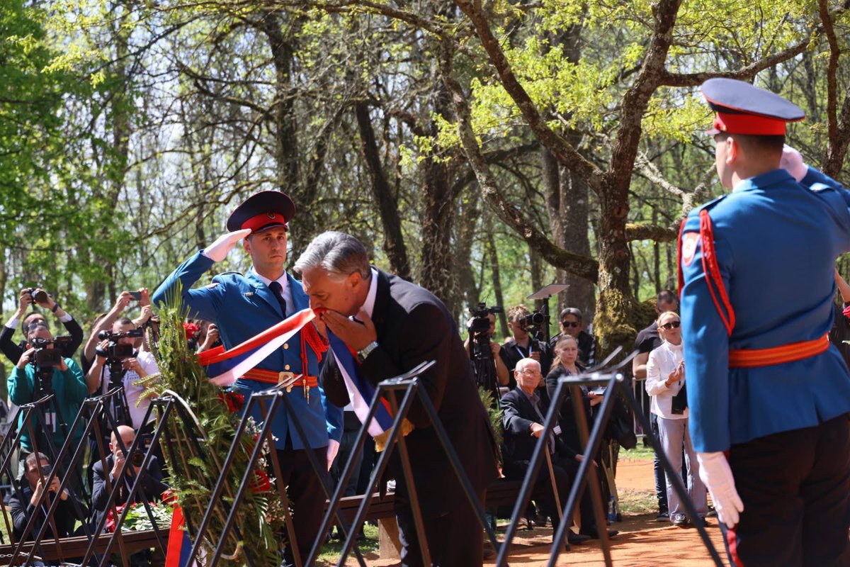 СНСД tweet media