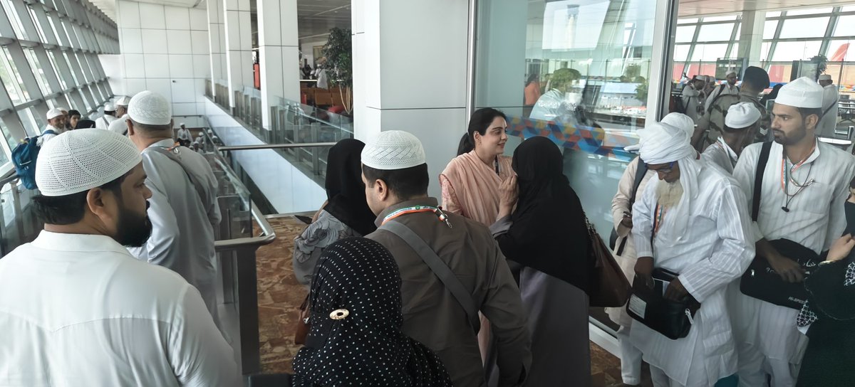 आस्था और पवित्रता से परिपूर्ण हज यात्रा के लिए आज इंदिरा गांधी अंतरराष्ट्रीय हवाई अड्डा टर्मिनल 3 के बोर्डिंग गेट से दिल्ली स्टेट हज कमेटी की चेयरपर्सन <a href="/Kausarjahan213/">Kausar Jahan</a> जी ने हाजियों को विदा किया।
#Haj2026 

<a href="/narendramodi/">Narendra Modi</a> <a href="/KirenRijiju/">Kiren Rijiju</a> <a href="/MOMAIndia/">Ministry of Minority Affairs</a> <a href="/haj_committee/">Haj Committee of India</a>