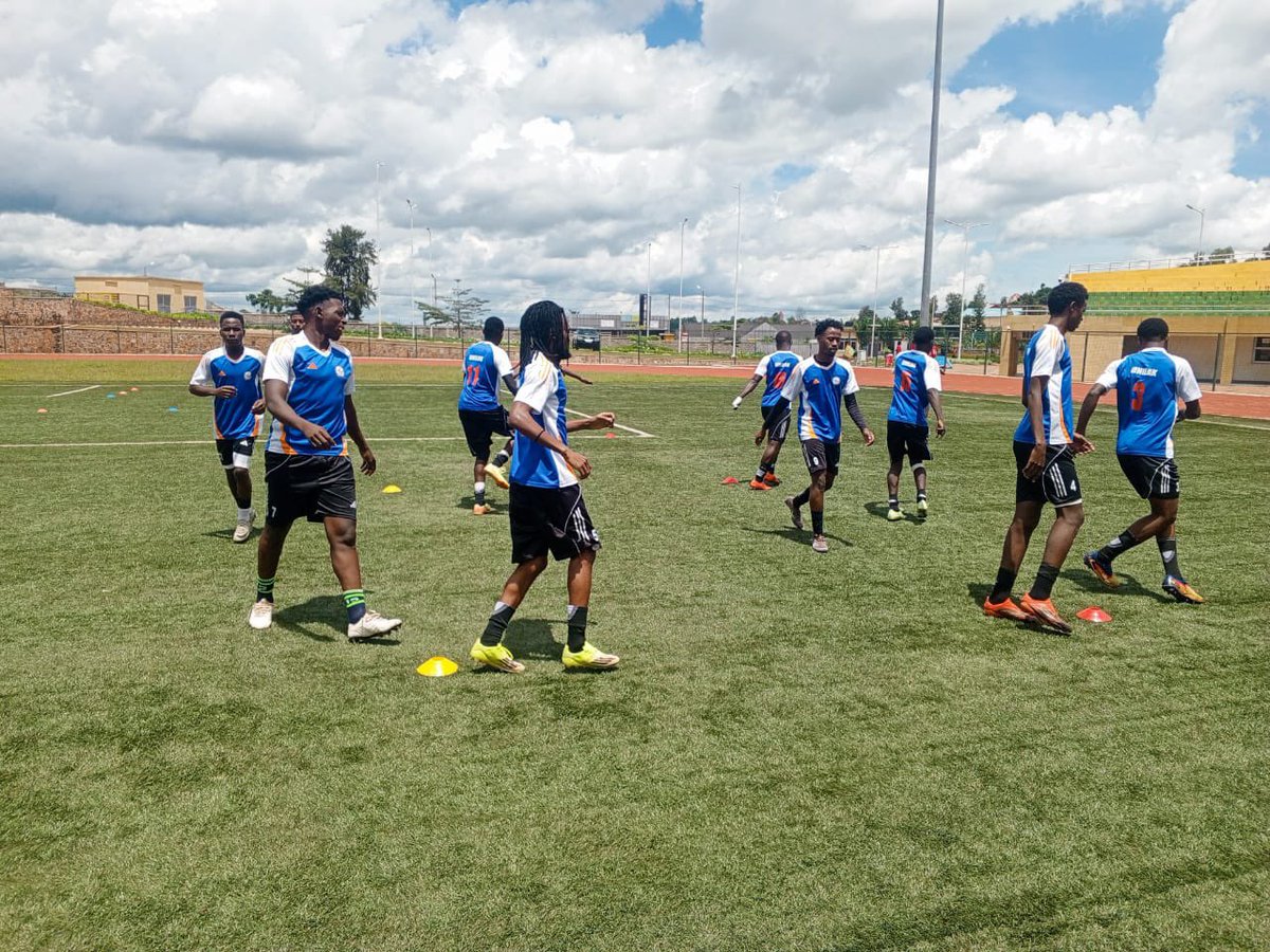 Twe kuri stade ya Ngoma, 
Ama Equipe yose yabucyereye RP NGOMA <a href="/Ngoma_College/">RP-Ngoma College</a> vs UNILAK Kigali. <a href="/unilak_rwanda/">UNILAK_Rwanda</a> 

Wowe umukino w’umunsi <a href="/VarsityLeagueRw/">RWANDA VARSITY LEAGUE</a>  urawurebera hehe? #VarsityLeaqueRw  <a href="/intagamburuzwa/">RNSA-INTAGAMBURUZWA</a>