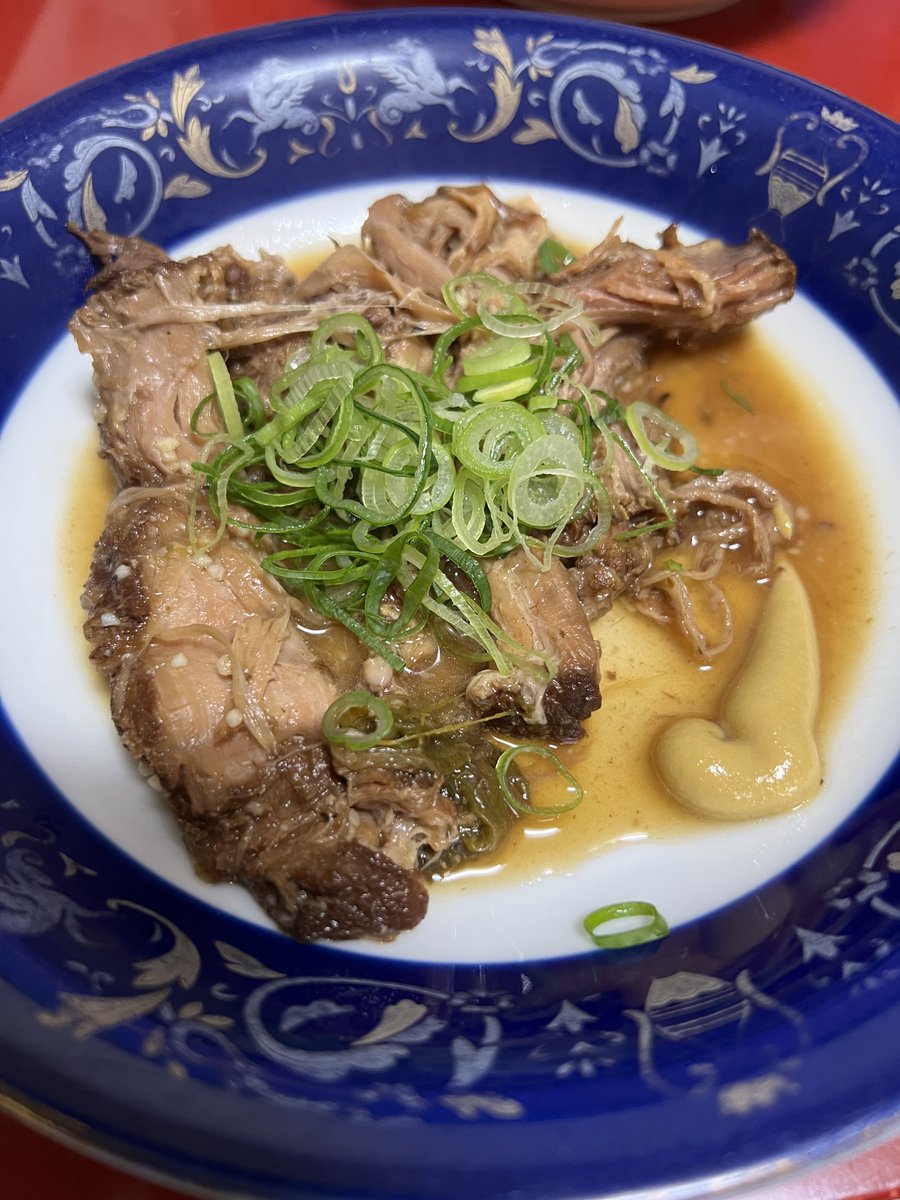 今日のディナー🍽️

母親特製のチャーシューです🐖
ホロホロに柔らかく崩れてウマーーーい😆
ネギにニンニクとカラシもあう👍