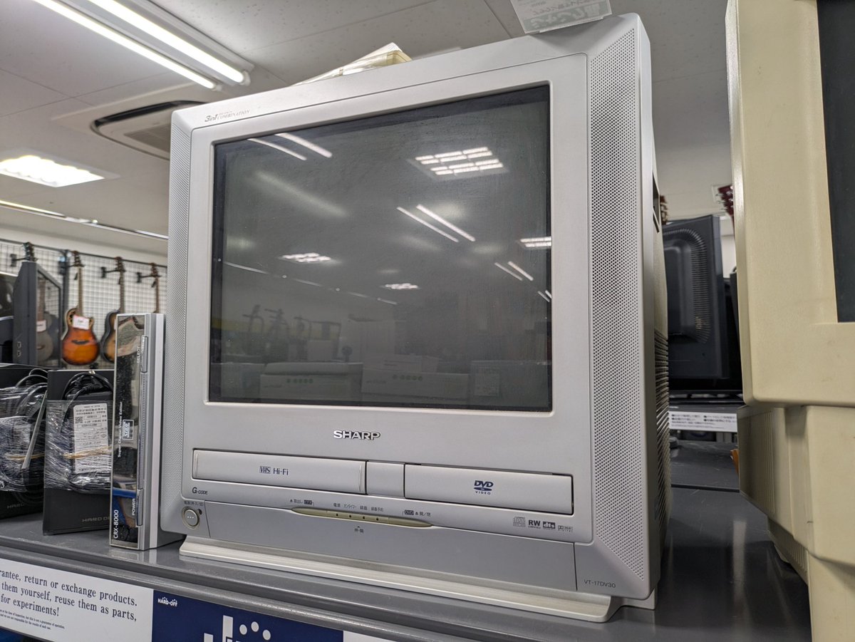 今日のブラウン管テレビ。SHARPのテレビデオDVDプレーヤー。 VHSはHi