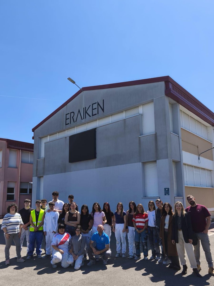 EOC_VascoZarza's tweet image. Iniciamos gira VIRTUAL -ECO Y -ESO con paradas en Burgos, @iesEFlorez y Vitoria-Gasteiz, @eraiken. Hemos disfrutado compartiendo el simulador con otros centros de nuestra familia profesional #EOC y nos ha aportado un feedback muy valioso. Gracias a todos por la estupenda acogida.