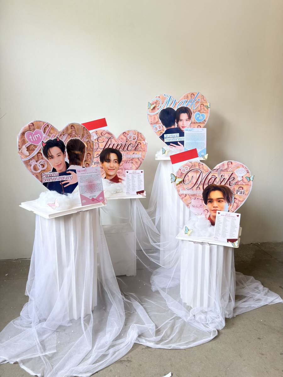 perthniority's tweet photo. 𝐇𝐀𝐏𝐏𝐘 𝐖𝐄𝐃𝐃𝐈𝐍𝐆 𝐓𝐈𝐌𝐏𝐀𝐈 💍✨️
Indonesian Starmies proudly present  celebrating and cheering for JuniorMark! We've sent
a lil bundle of love special for them at today's fan meeting. 💫
#MyRomanceScammer
#MyRomanceScammerFinalEP
#JuniorMark #junniorrs #markjrtn https://t.co/1Te5c75srd