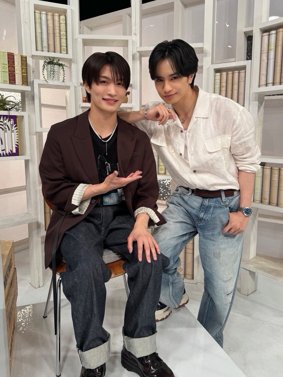 今日22:15から放送の
『 #日曜日の初耳学 』に
#那須雄登 が出演します👂🏻📝

今週は...
リモートインタビュアー企画🎤

📷 スタジオにて #中島健人 さんとのツーショットをお届けします💙🪽

ぜひご覧ください🌟

#ACEes