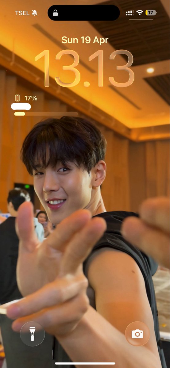 Ehehehe nambah lagi lockscreen kpop aku^^