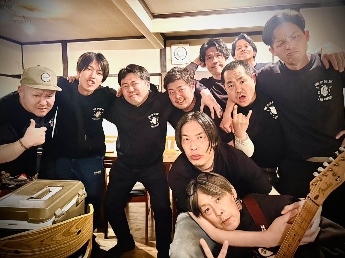 Shames_Ace's tweet photo. 4月18日(土)
ACE会2026 spring

ひたすら飲んで騒いで笑うやつ

日頃仕事とバンドばかりだけど、こうゆう昔からの仲間とフラットに会えるのは良い意味で気持ちがアウトプット出来る

次はいつやろうかな〜🤔 https://t.co/GeILJhNrVt