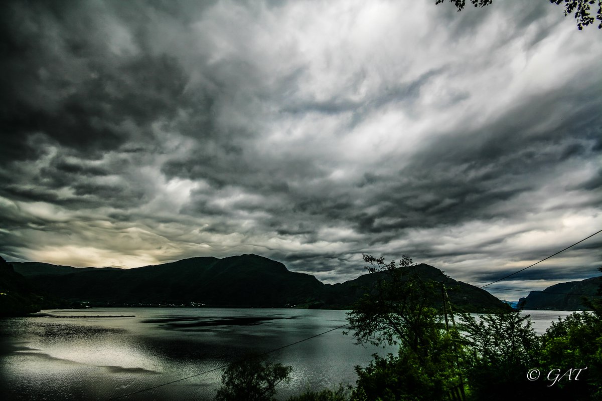 gat2mad's tweet image. Spring clouds on the mountains across Sørfjord, #Norway, #Fjord, #mountains, #Sørfjord, #Spring