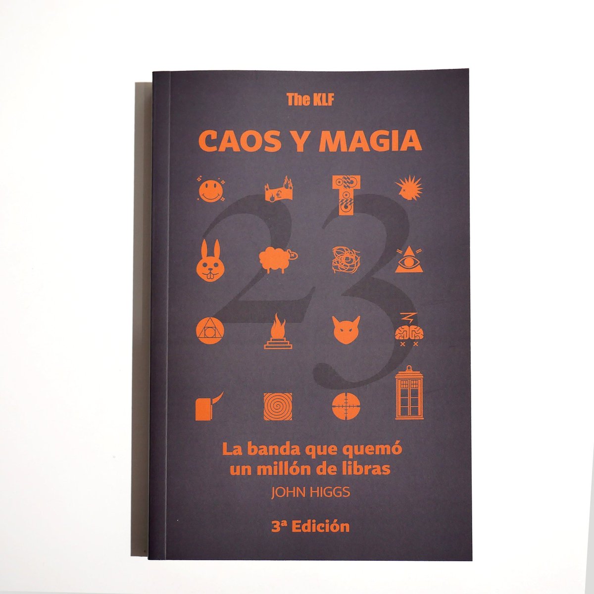 barbampec's tweet photo. @vialliure @editorialcontra @mjesusostolaza THE KLF. Caos y magia: La banda que quemó un millón de libras d'en John Higgs https://t.co/PZk3Ul0NXT
