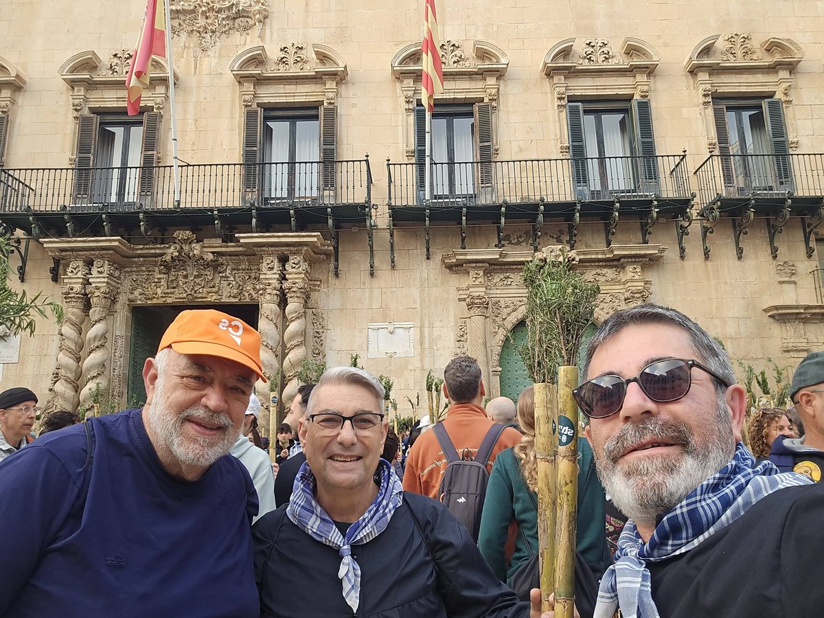 CsAlicante's tweet photo. .@CsCValenciana, presente en la Romería de la #SantaFaz de #Alicante 

@SeguimosTrabajando #SinLineasRojasNiAzules #CiudadanosCs #CsConLasTradiciones https://t.co/cPIqQ2XJWL