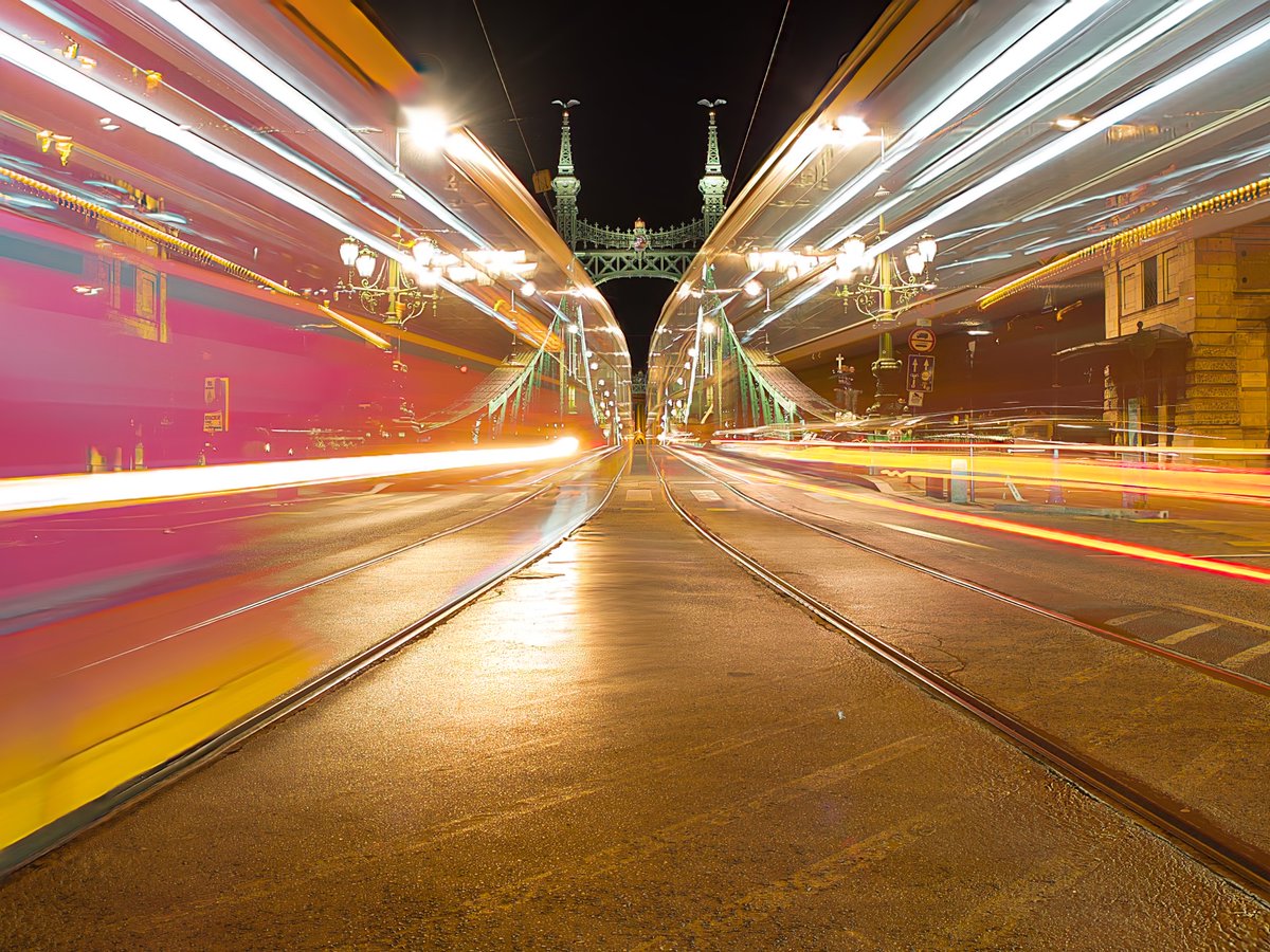 CandelART_Photo's tweet image. I’ve always wanted to capture the trams as a trail of light against the bridge. That was actually my original concept for this shot. See the full Story at HIVE:

peakd.com/hive-194913/@c…

#tram #budapest #longexposure #candelart #lightpainting