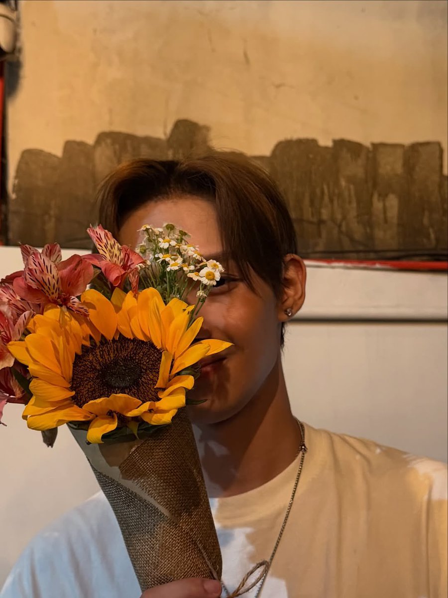 flowers for u🥀

#vxon_vince