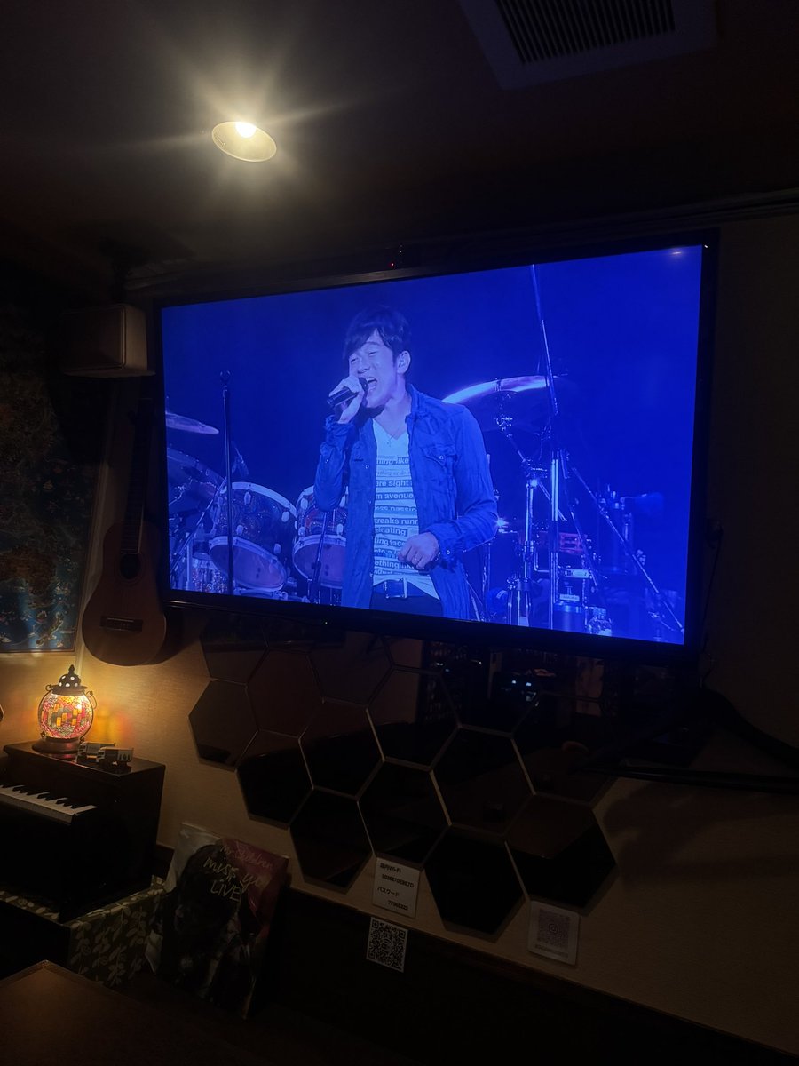 『bar Peace』本日もオープンしました♪

instagram.com/takashikusumot…

#心斎橋 #一人飲み  #カクテル #バー #cocktail #ミナミ #カラオケ #ミスチル #カラオケバー ＃桜井和寿 #barpeace #大阪 #ミスチルバー
#難波　#mrchildren