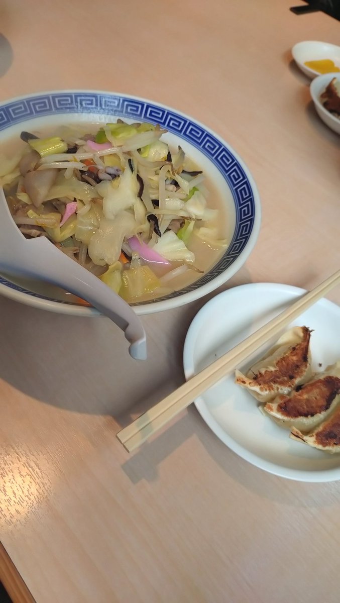 こちらの大会で優勝出来ました＼(^o^)／
アクスタゲット出来たのは概ね4年前(無印)のランダム2on(くにヲさん今でもリスペクト)以来なのでめっちゃ嬉しいです✨
対戦会前に同期3人で行った長崎亭も美味しかった(^q^)