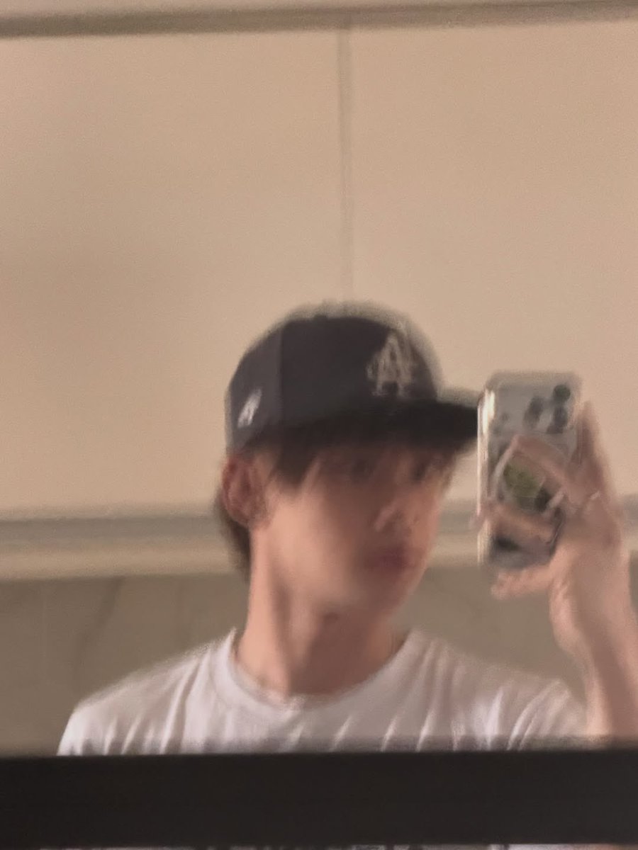 random selfies🫶🏻

#vxon_vince