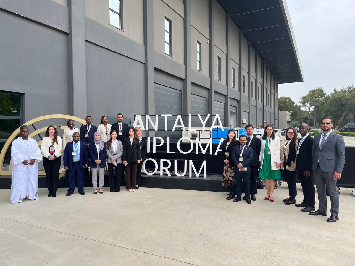 yurtdisiturkler's tweet photo. "KATİP programı, dünyadan birçok ülkeyi Türkiye'de Türkçe çerçevesinde topluyor."

Kamu Görevlileri ve Akademisyenlere Yönelik Türkçe İletişim Programı (#KATİP), yarının karar vericileri arasında Türkçe eksenli entelektüel bir ortaklık zemini inşa ediyor. Bu vizyonun yansıması olarak Antalya Diplomasi Forumu’nda yer alan katılımcılarımız, Türkiye'nin çözüm odaklı diplomatik duruşuna dair gözlemlerini ve tecrübelerini @anadoluajansi ile paylaştı.👇🏻

🔗https://t.co/g9heJG2hIp

#ADF2026 #MEET4DIPLOMACY