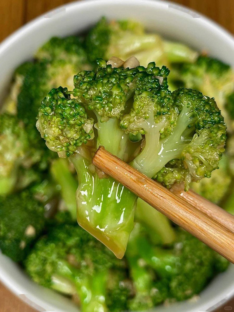 Livia Barcelos tweet media