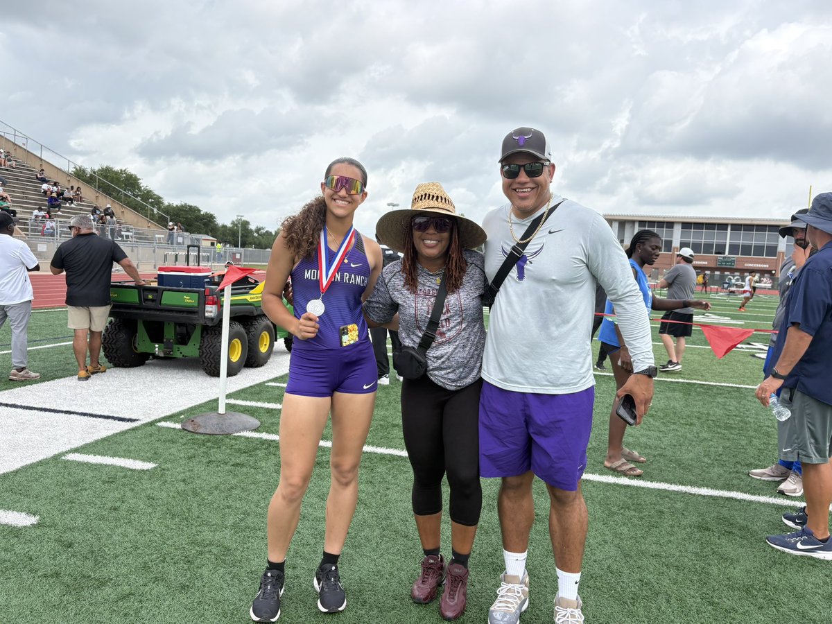 Coach Alicia Dutch tweet media