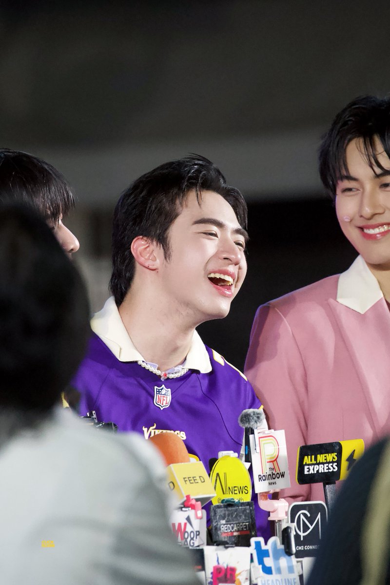 click scene tweet media