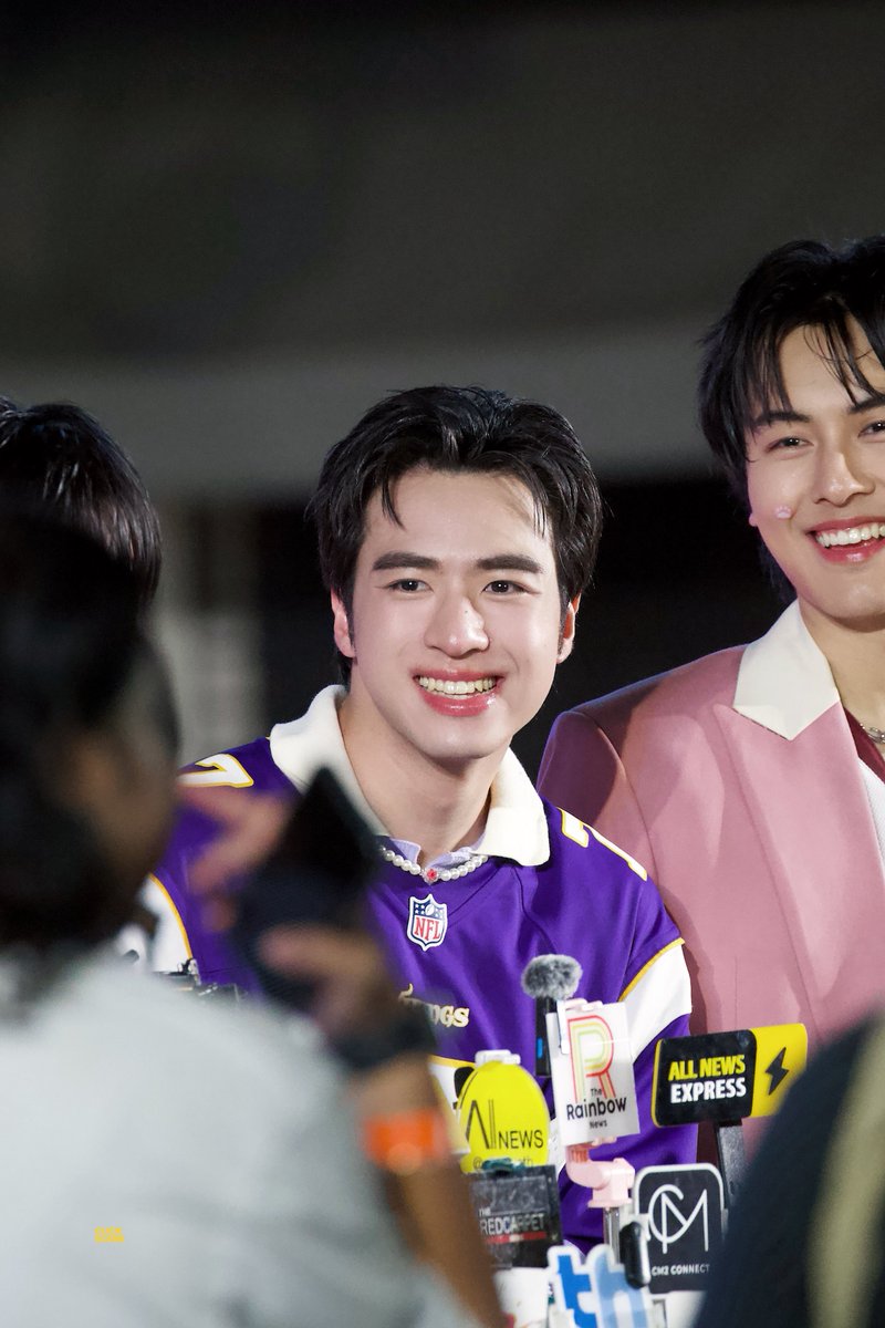 click scene tweet media