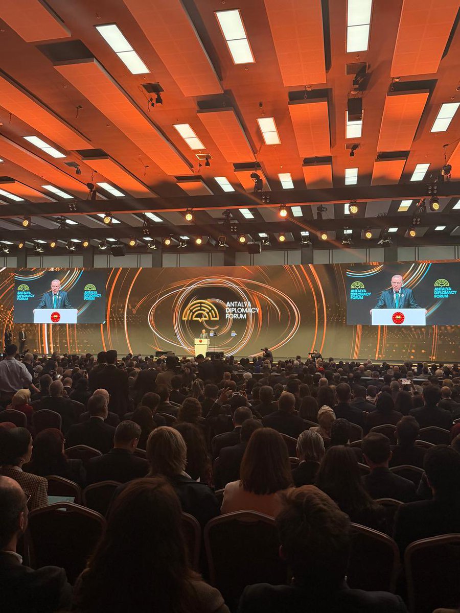 د. أنور قرقاش tweet media