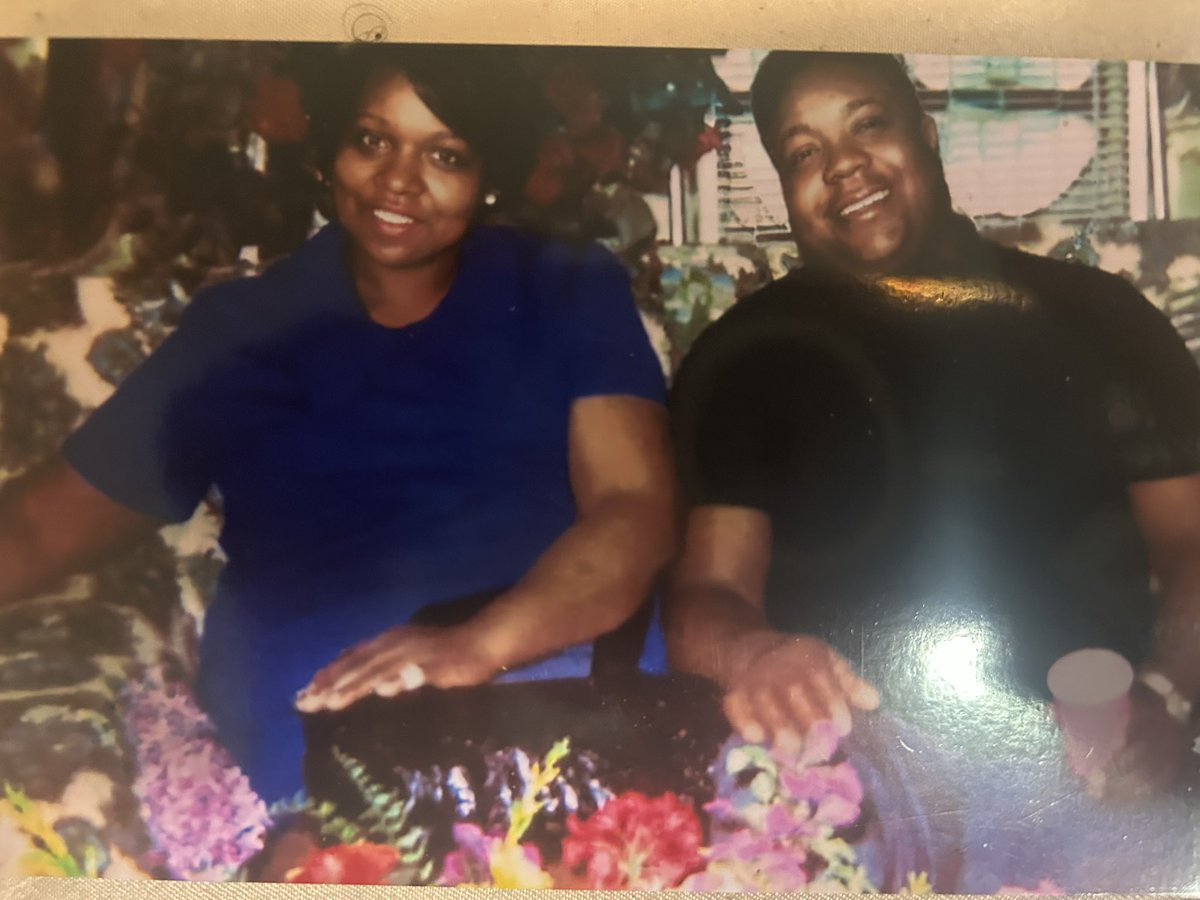 ChicagoREDP's tweet image. Today I honor my grandparents Willie D and Clareesa for securing a home for me 15yrs before I was born. They’re in the living room in their unit in the building that they just purchased so their grandkids could always have some where to live. I fight in their honor. #Chicago